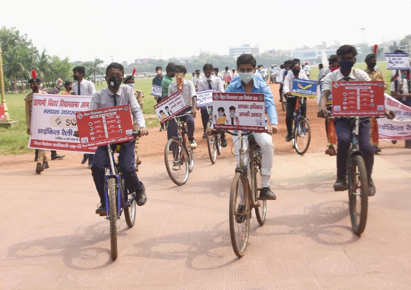 Nitish Kumar pays tribute to Ram Manohar Lohia