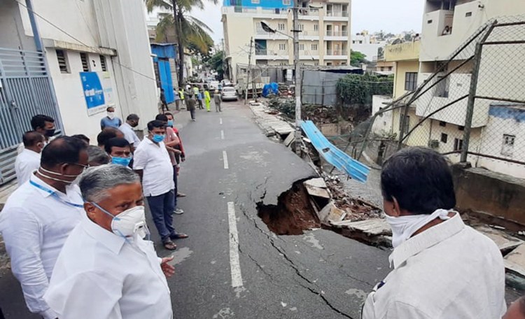 Heavy rains lashed Bengaluru in early morning