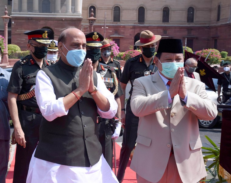 Indian Defence Minister Rajnath Singh receives Indonesian counterpart Gen Prabowo Subianto