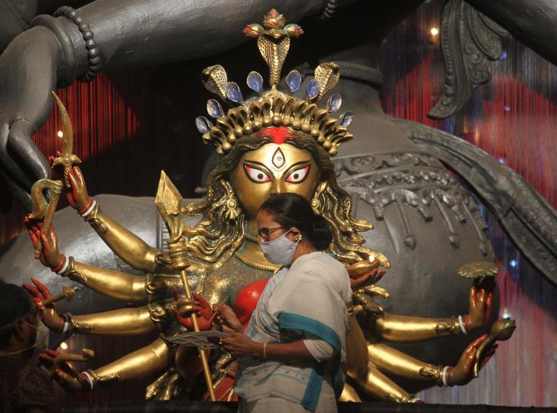 Mamata Banerjee performs Goddess Durga's 'Chokkhudaan' at Kolkata's Chetla Agrani Club
