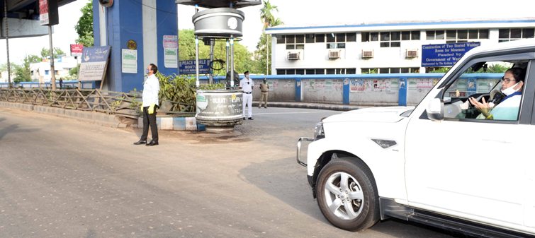 Mamata Banerjee supervises implementation of lockdown in Kolkata