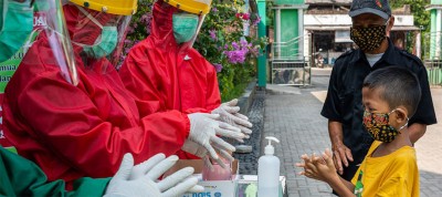 World can save lives and ‘end this pandemic, together’: WHO chief