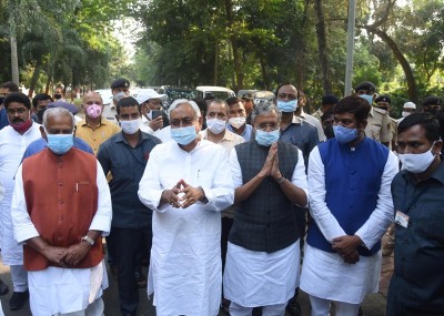 Nitish Kumar takes oath as Bihar CM