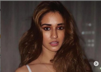 Disha Patani shares two glamourous images, wishes fans on New Year