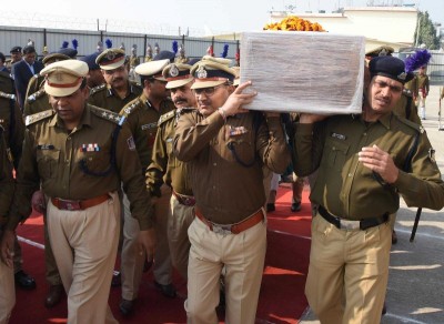 Bihar DGP Gupteshwar Pandey with CRPF officials in Kashmir
