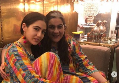 Sara Ali Khan enjoys day out with mummy Amrita 