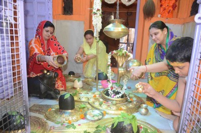 Special worship of Lord Shiva in Varanasi on the first Monday of Shravan