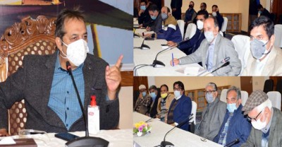 Jammu and Kashmir: Advisor Khan meets delegation of traders, industrialists