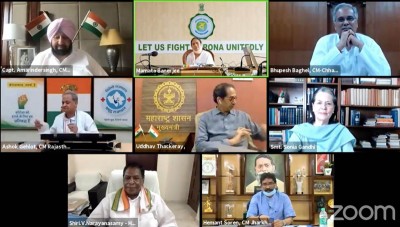 Congress President Sonia Gandhi in discussion with Chief Ministers of seven states