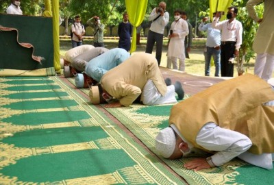 As corona looms, India celebrates Eid behind doors; President, PM greet people on the occasion