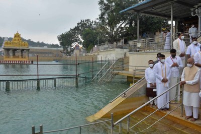 President Ram Nath Kovind prays at Sri Venkateswara Swamy Temple