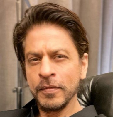 Shah Rukh Khan greets people on Diwali