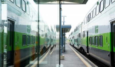 Ontario promotes public transit, launches free Wi-Fi on GO transit