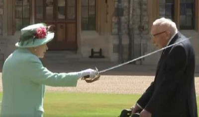 UK: Capt Sir Tom Moore knighted during 'unique' ceremony