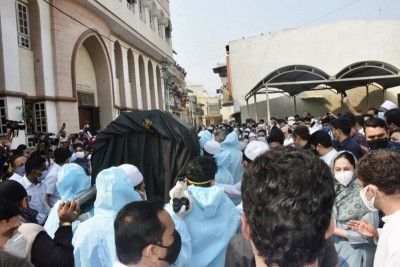 Farmers under the banner of Sanyukt Kisan Manch assemble at Jantar Mantar