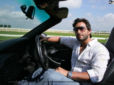 Saif Ali Khan to pen down his autobiography, to release in 2021