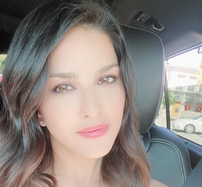 Sunny Leone spends another day in COVID paradise