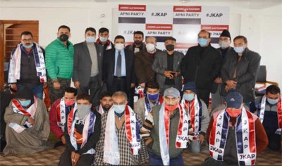 Jammu and Kashmir: About 20 political activists joins Apni Party in Srinagar