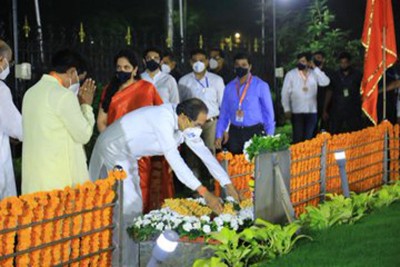 Uddhav Thackeray addresses Shiv Sainiks on Dussehra in auditorium amidst Covid-19 safety protocols