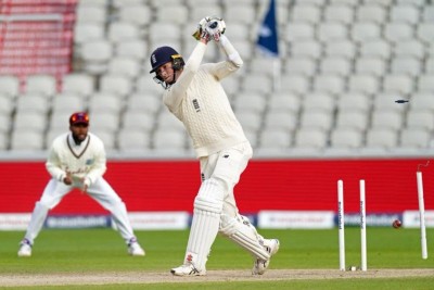 Chris Woakes, Broad bowl out Windies for 287, England 2nd innings 37/2 at stumps