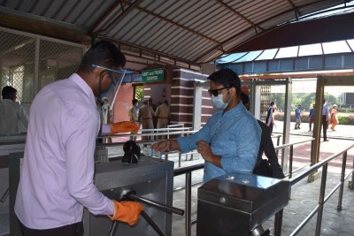 India's Covid-19 tally crosses 67 lakh with over 72,000 new cases