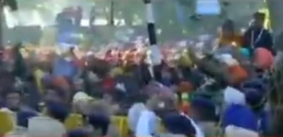 AAP supporters protest outside Punjab CM Amarinder Singh's residence 