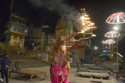 Responding to PM Modi's call, India to showcase solidarity tonight by lighting candles, flashlights amid Coronavirus scare