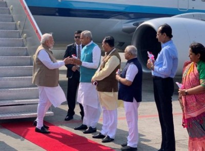 Donald Trump spectacle: Narendra Modi arrives in Ahmedabad 