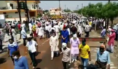 Coronavirus: Thousands gather at religious leader's funeral in Madhya Pradesh