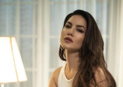 Bollywood beauty Sunny Leone turns 39, shares thank you video message for fans