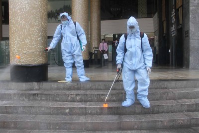 Masks, social distancing will remain crucial even after the arrival of COVID-19 vaccine, warns top US scientist