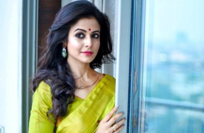 Bengali actress Koel Mallick and her entire family test  positive for COVID-19
