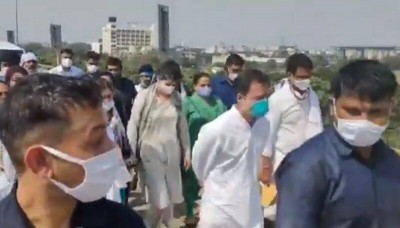 Rahul Gandhi, Priyanka Gandhi Vadra heading towards Hathras stopped at Yamuna Expressway