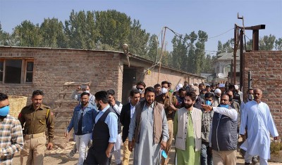 Jammu and Kashmir: Mir Junaid visits Pulwama, starts his political activities in the region