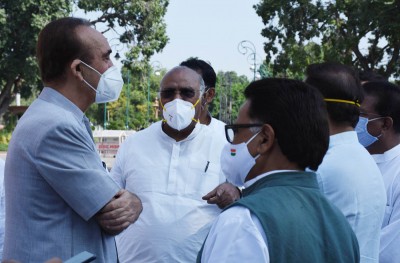 Amid parliament boycott, Oppn led by Ghulam Nabi Azad to meet President Kovind at 5 pm