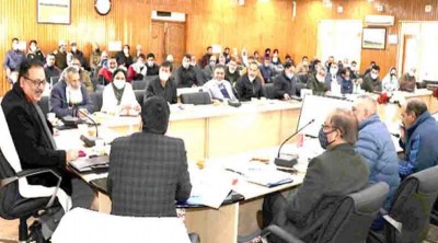 Jammu and Kashmir: Principal Secretary Navin Choudhary visits Budgam; reviews functioning of Agriculture