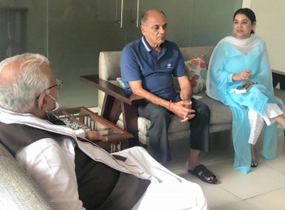 Manohar Lal Khattar meets late Sushant Singh Rajput's father, sister, assure them of 'justice'