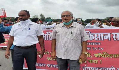 Farmers' Protest: Over 50,000 farmers stage 'Rasta Roko' in Maharashtra