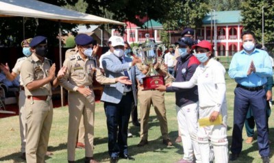 Kashmir cricket: Anantnag wins women's cricket tournament