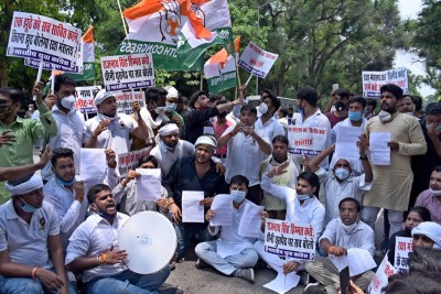 Indian Youth Congress activists demonstrate outside Rajnath Singh residence