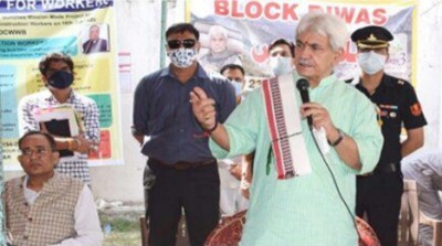 B2V3: Jammu and Kashmir Lieutenant Governor Manoj Sinha visits Khonmoh, takes part in 'Awami Muhim' 