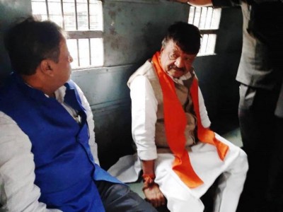Pro-CAA rally: BJP leaders including Kailash Vijayvargiya detained in Kolkata 