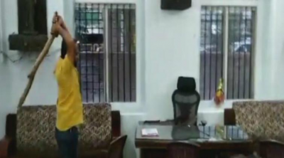 Supporters of Congress MLA vandalise party office in Pune, 19 arrested