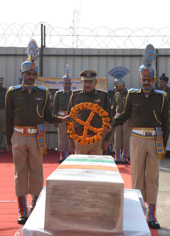 Bihar DGP Gupteshwar Pandey with CRPF officials in Kashmir