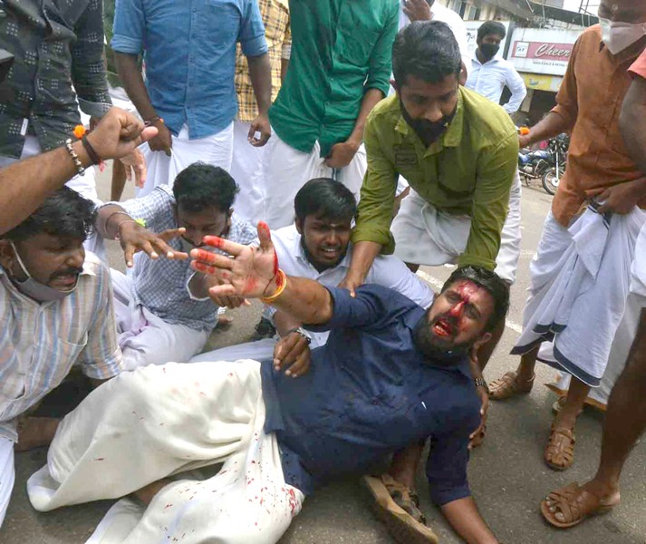 Police lathicharge BJP workers in Kerala