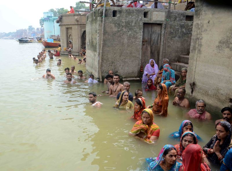 Glimpses of the Solar Eclipse