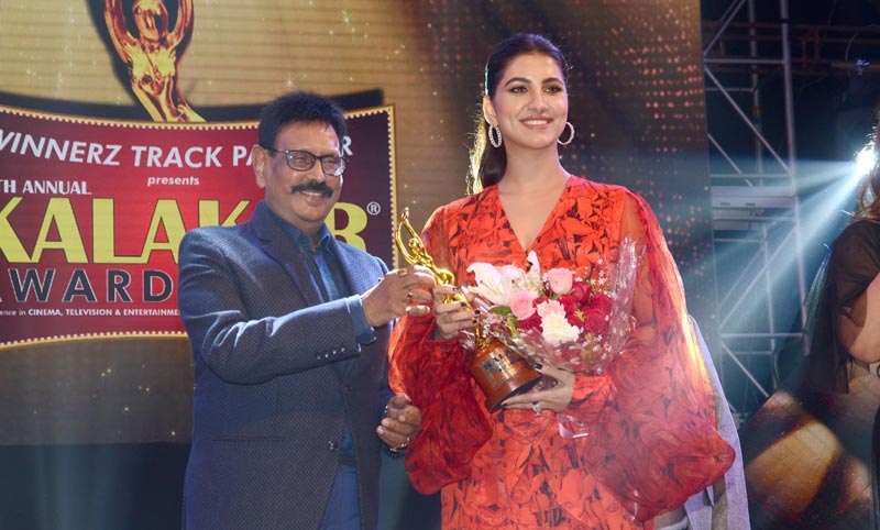 A galaxy of stars turn up at the Kalakar Awards 2020