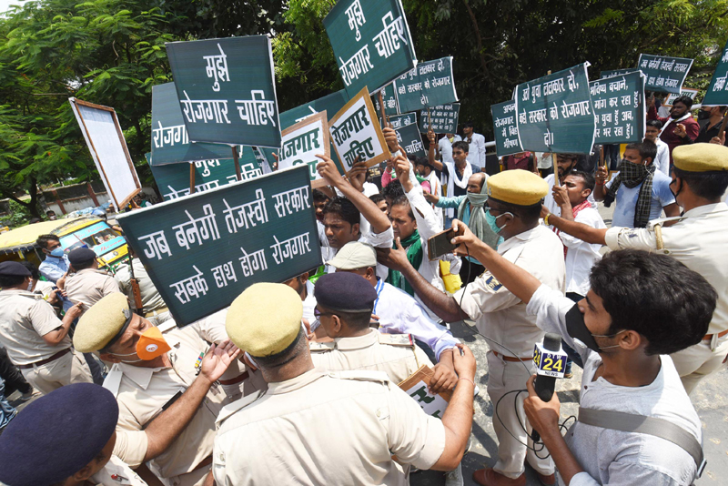 RJD activists protest against Nitish Kumar’s virtual rally, arrested
