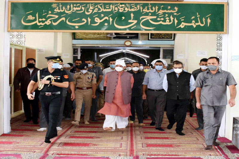 Srinagar: Lieutenant Governor Manoj Sinha visited revered Hazratbal Shrine