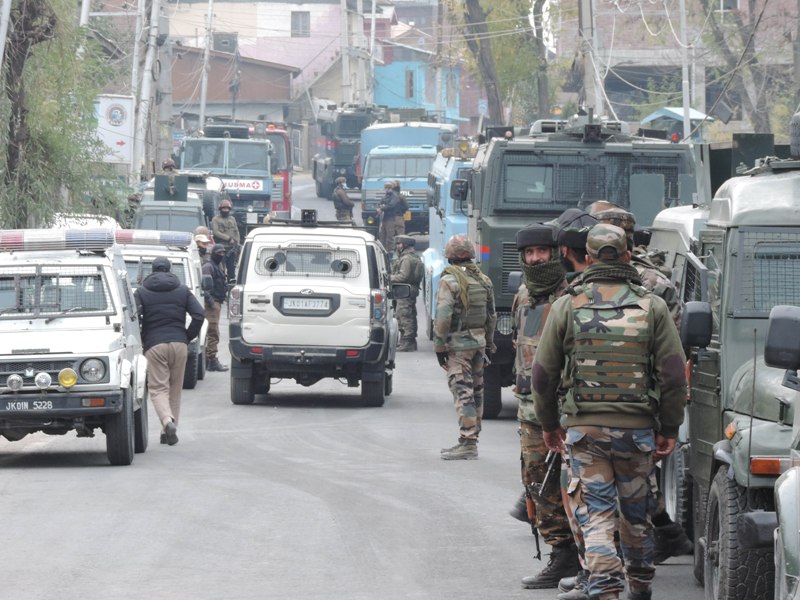 Jammu and Kashmir: Security forces ready to proceed at the encounter site